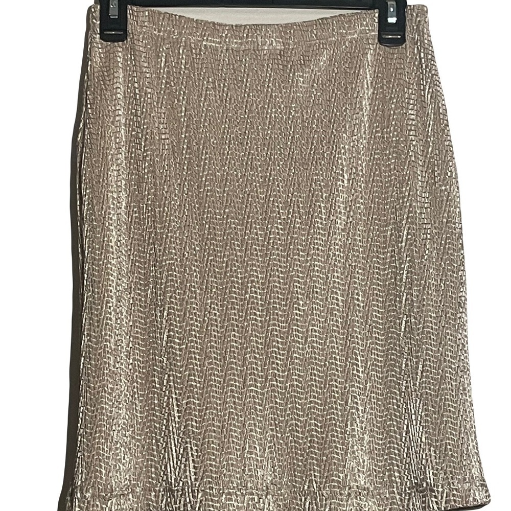 DONNA Elegant gold lined Skirt size medium 
Polyester